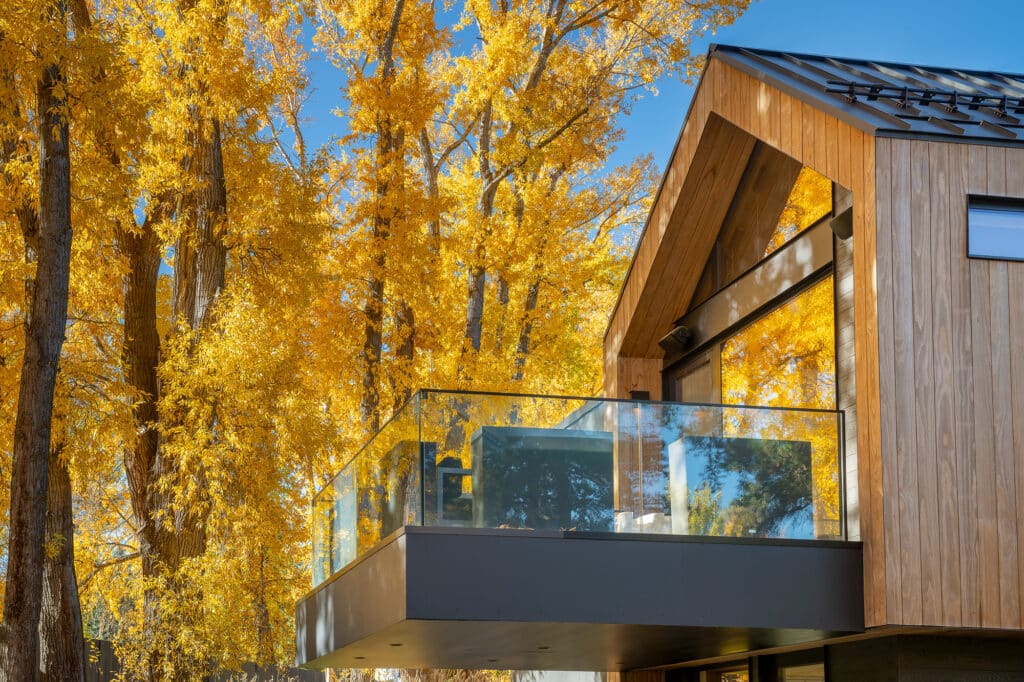 Cantilevered deck